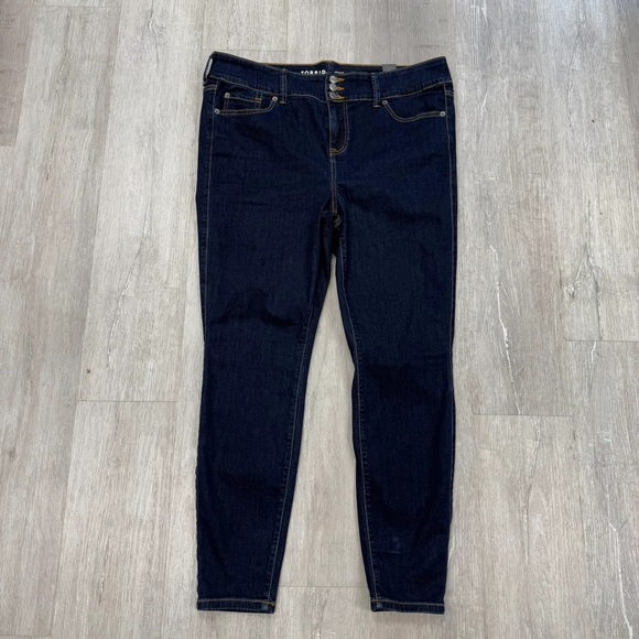 Torrid Dark Wash High Rise Super Soft Jeggings - New - Size 18 - Picture 4 of 6
